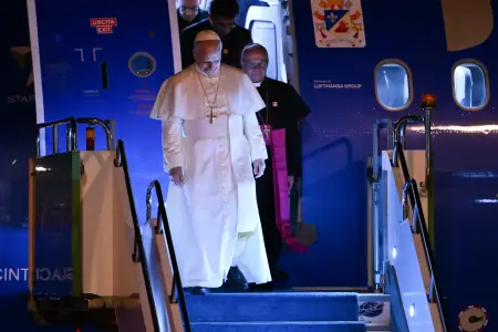 KİV: Roma Papasının təyyarəsində problem aşkarlandı