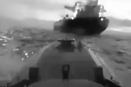 Qara dənizdə gəminin vurulma anı - Video