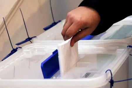 Qırğızıstanda növbədənkənar parlament seçkiləri başladı