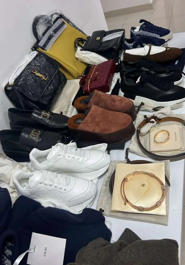 276 minlik brend malları ölkəyə qanunsuz keçirmək istədi - Fotolar