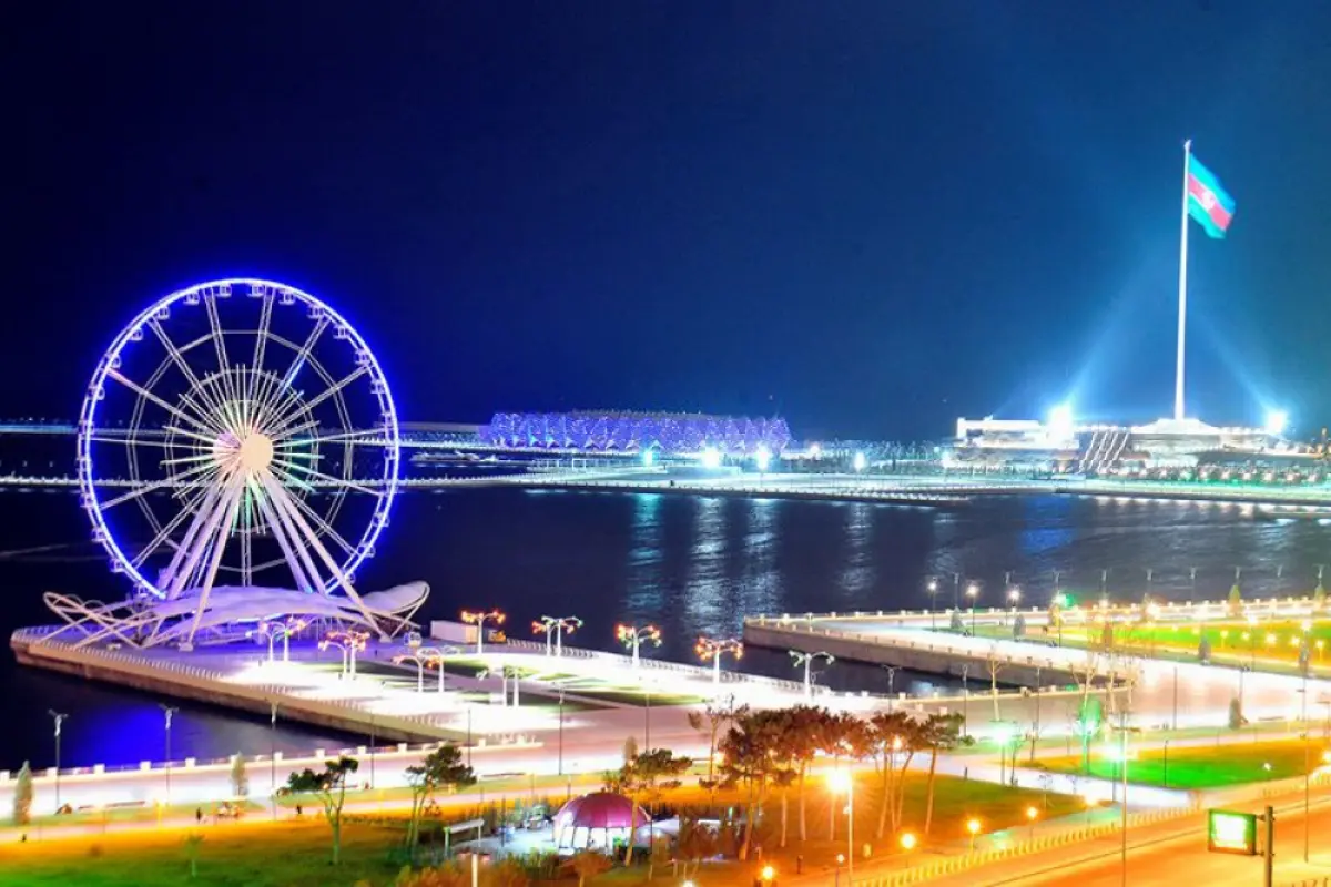 Bakı Yeni ilə hazırlaşır: bulvarda buz meydançası quruldu