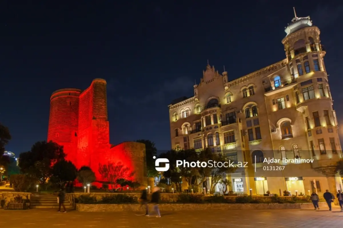 Qız qalası qırmızıya "boyandı" – Səbəb
