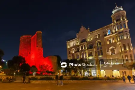 Qız qalası qırmızıya "boyandı" – Səbəb