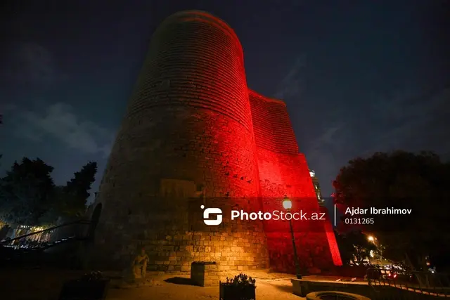 Qız qalası qırmızıya "boyandı" – Səbəb