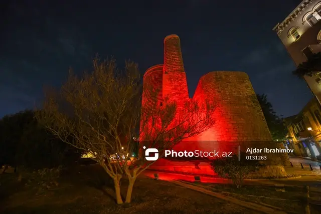 Qız qalası qırmızıya "boyandı" – Səbəb