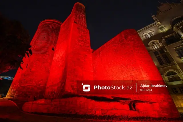 Qız qalası qırmızıya "boyandı" – Səbəb