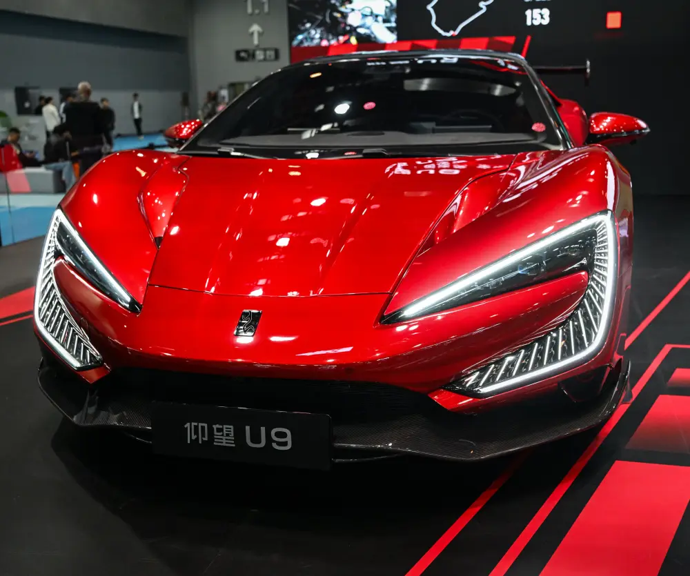 Çində beynəlxalq sərgi: lüks avtomobillər nümayiş olundu – Fotolar