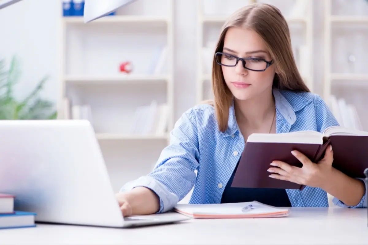 Qonşu ölkədə dövlət universitetlərinə əcnəbi tələbə qəbulu dayandırılır 