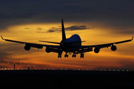 "FlyDubai"ın təyyarəsi Bakıya təcili eniş etdi