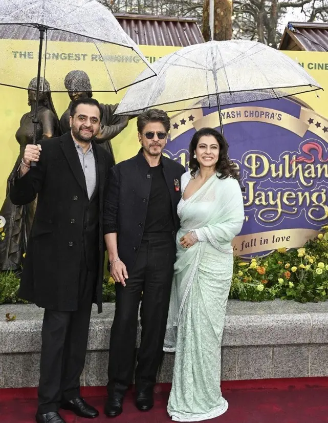  Şahrux Xan və Kajola heykəl qoyuldu - Foto 