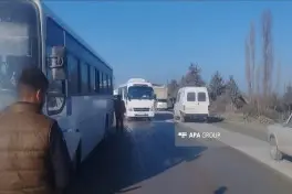 Qubada avtobus yük maşını ilə toqquşdu, ölən var - Foto