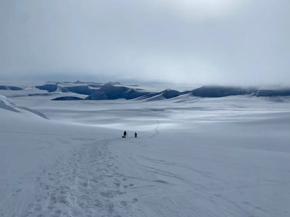 Azərbaycanlı xanım alpinist Vinson dağını fəth edib - Foto