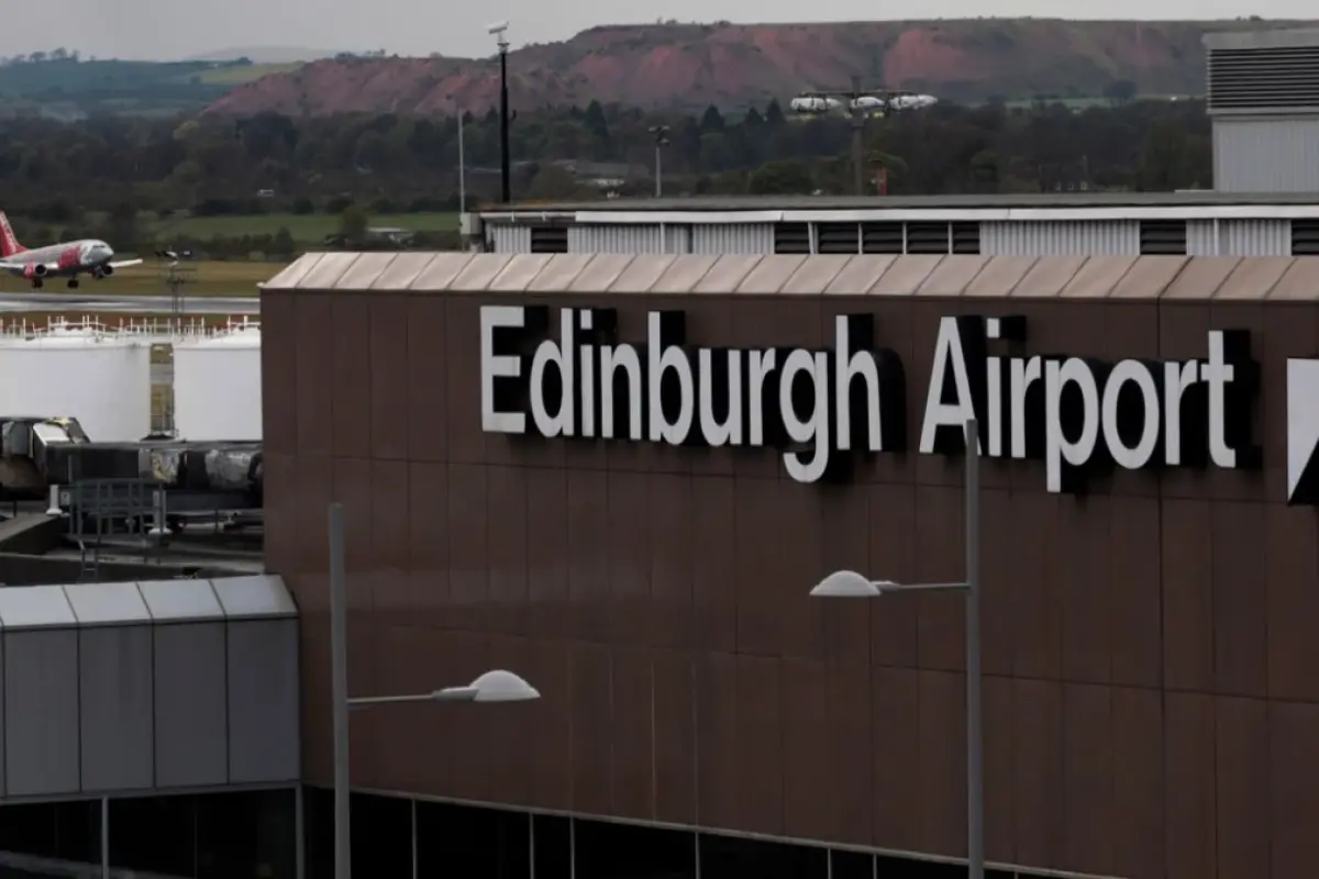 Daha bir hava limanında bütün uçuşlar dayandırıldı