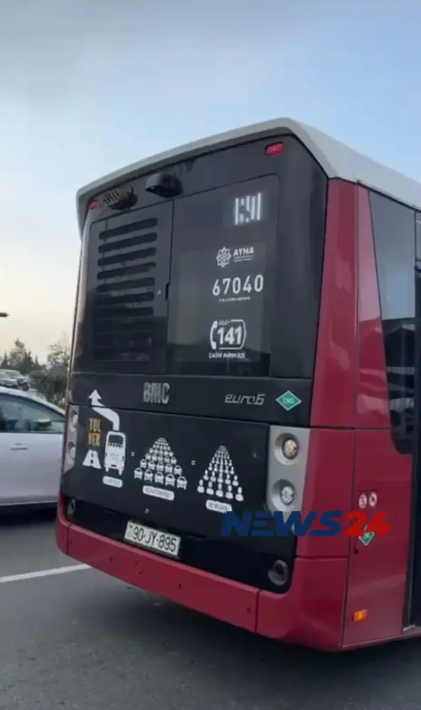 Bakıda avtobusla minik avtomobili toqquşdu - Foto