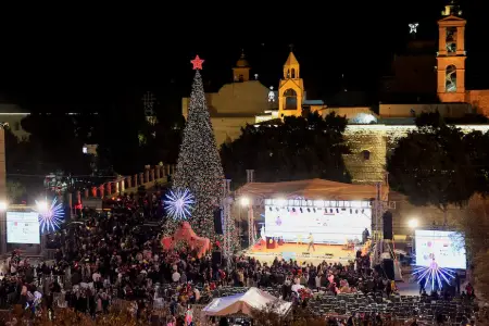 Sabitlik dövrünün rəmzi – bu şəhərdə müharibədən sonra ilk Milad ağacı quraşdırıldı