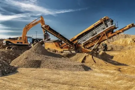 Xəzər dənizindən qanunsuz qum-çınqıl daşıyan şəxslər saxlanıldı