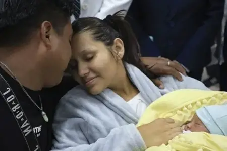 Ana bətnində deyil, qaraciyərində böyüyən körpə dünyaya gəldi