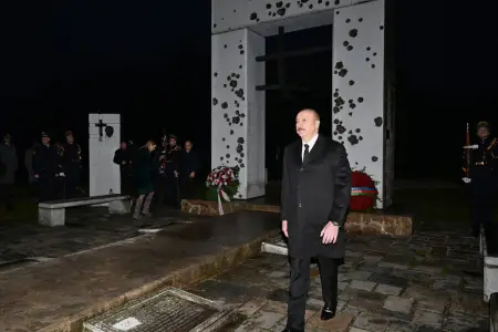 Azərbaycan və Slovakiya Prezidentləri “Azadlıq Qapısı” abidəsini ziyarət ediblər