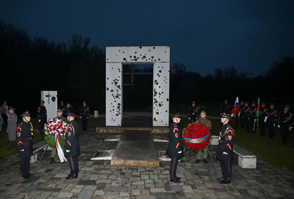 Azərbaycan və Slovakiya Prezidentləri “Azadlıq Qapısı” abidəsini ziyarət ediblər
