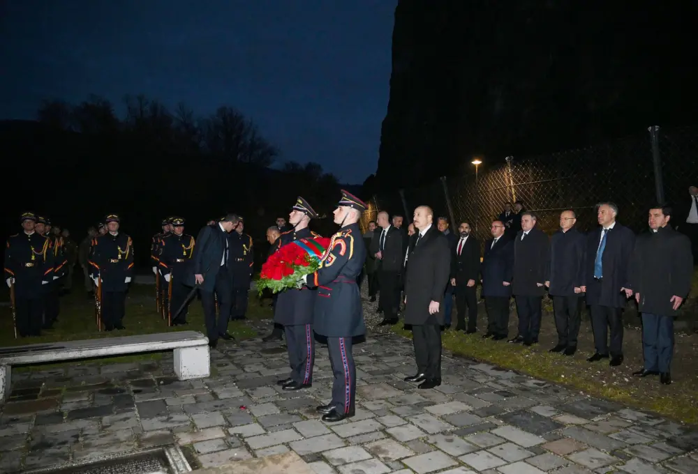Azərbaycan və Slovakiya Prezidentləri “Azadlıq Qapısı” abidəsini ziyarət ediblər