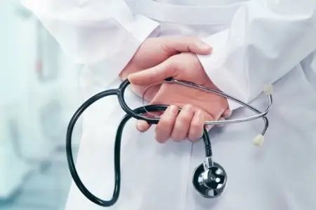 Baş həkim işdən çıxarıldı - Foto