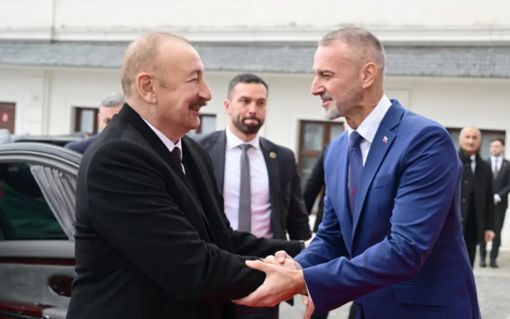 Prezidentin Slovakiya Milli Şurasının sədri ilə təkbətək və geniş tərkibdə görüşləri olub - Foto 