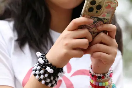 16 yaşdan aşağı uşaqlara sosial şəbəkə qadağası qüvvəyə mindi – Bu ölkədə