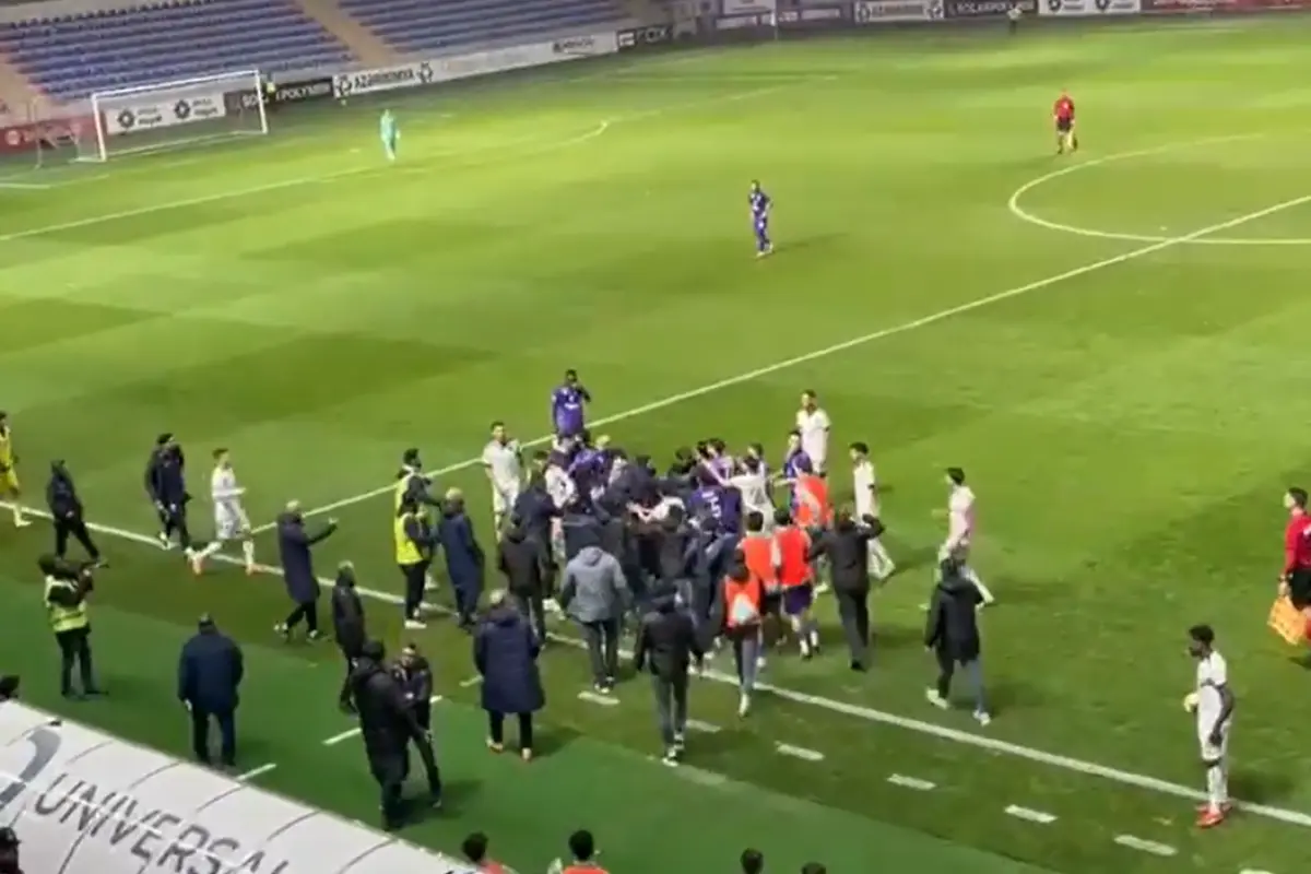 Azərbaycanda matç zamanı dava düşdü – Video