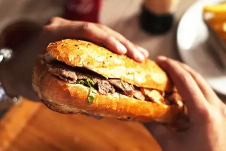 Gəncədə şagirdlər dönərdən zəhərləndi