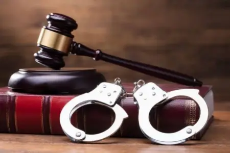 Özünü vəkil kimi təqdim etdi, 53 min manat ələ keçirdi – şok həbs