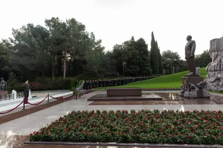 DİN-in şəxsi heyəti Ulu Öndərin xatirəsini yad etdi - Video