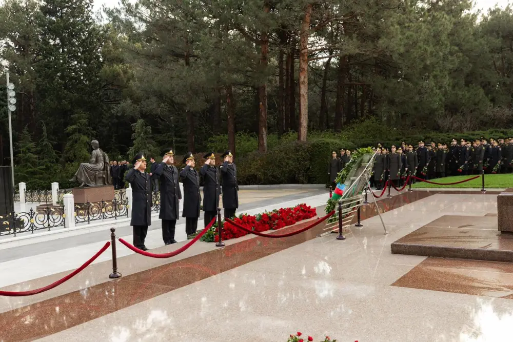 DİN-in şəxsi heyəti Ulu Öndərin xatirəsini yad etdi - Video