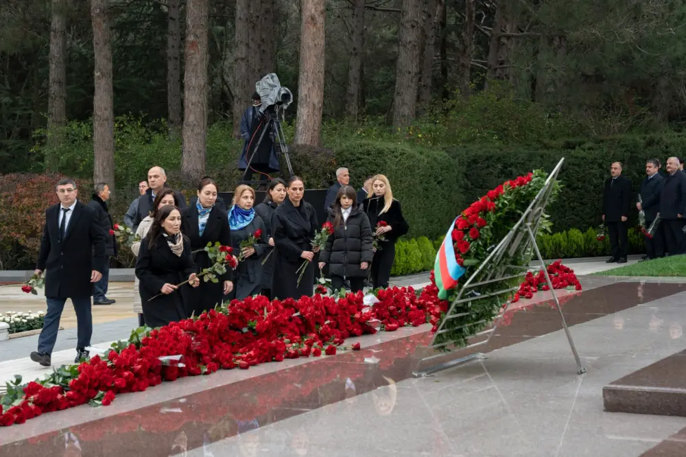 ETSN kollektivi Ulu Öndər Heydər Əliyevin xatirəsini yad etdi