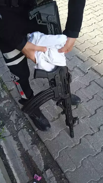 Sevgilisi ilə barışmaq üçün getdiyi salona güllə yağdırdı - Saxlanıldı