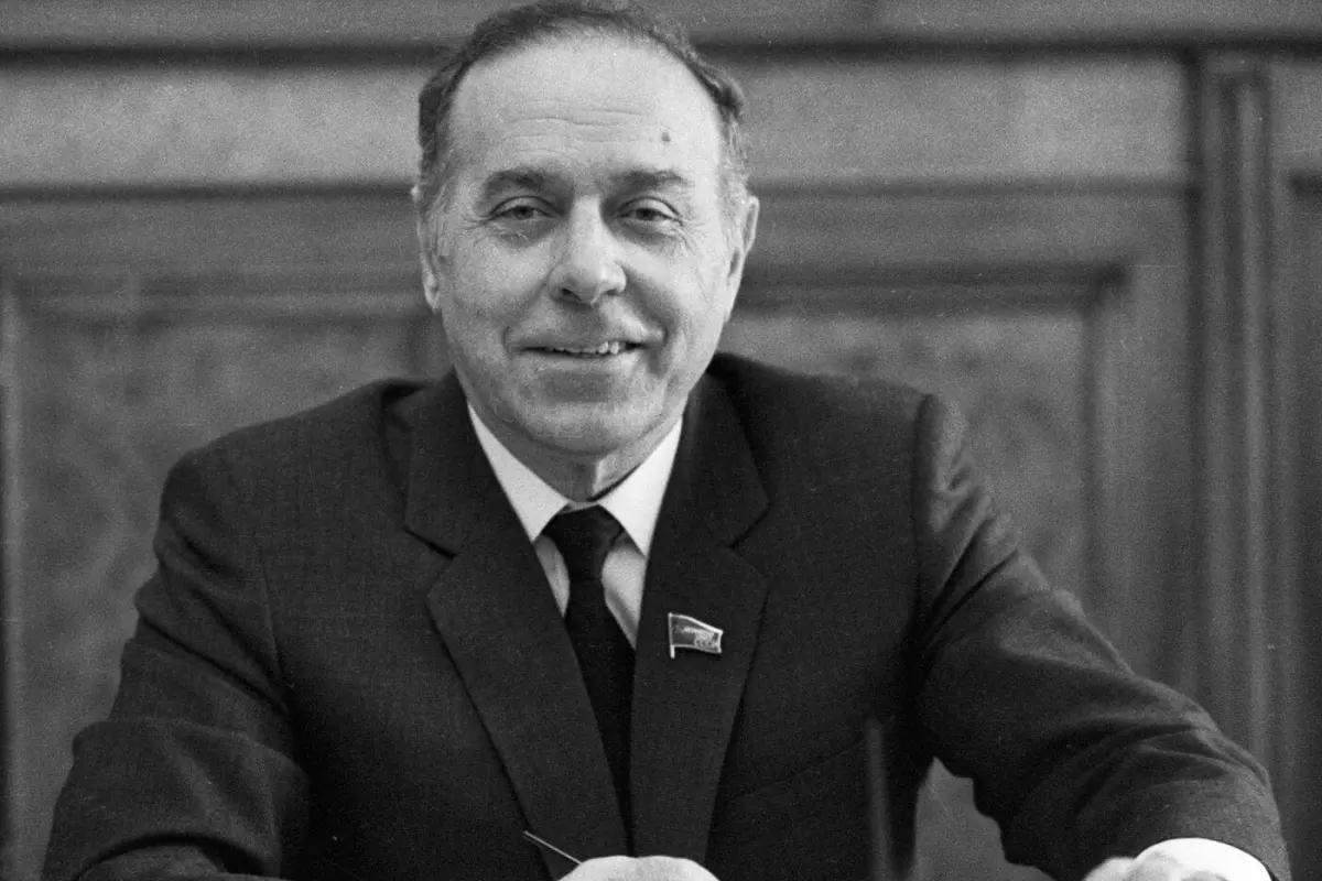 Bu dünyadan bir Heydər Əliyev keçdi