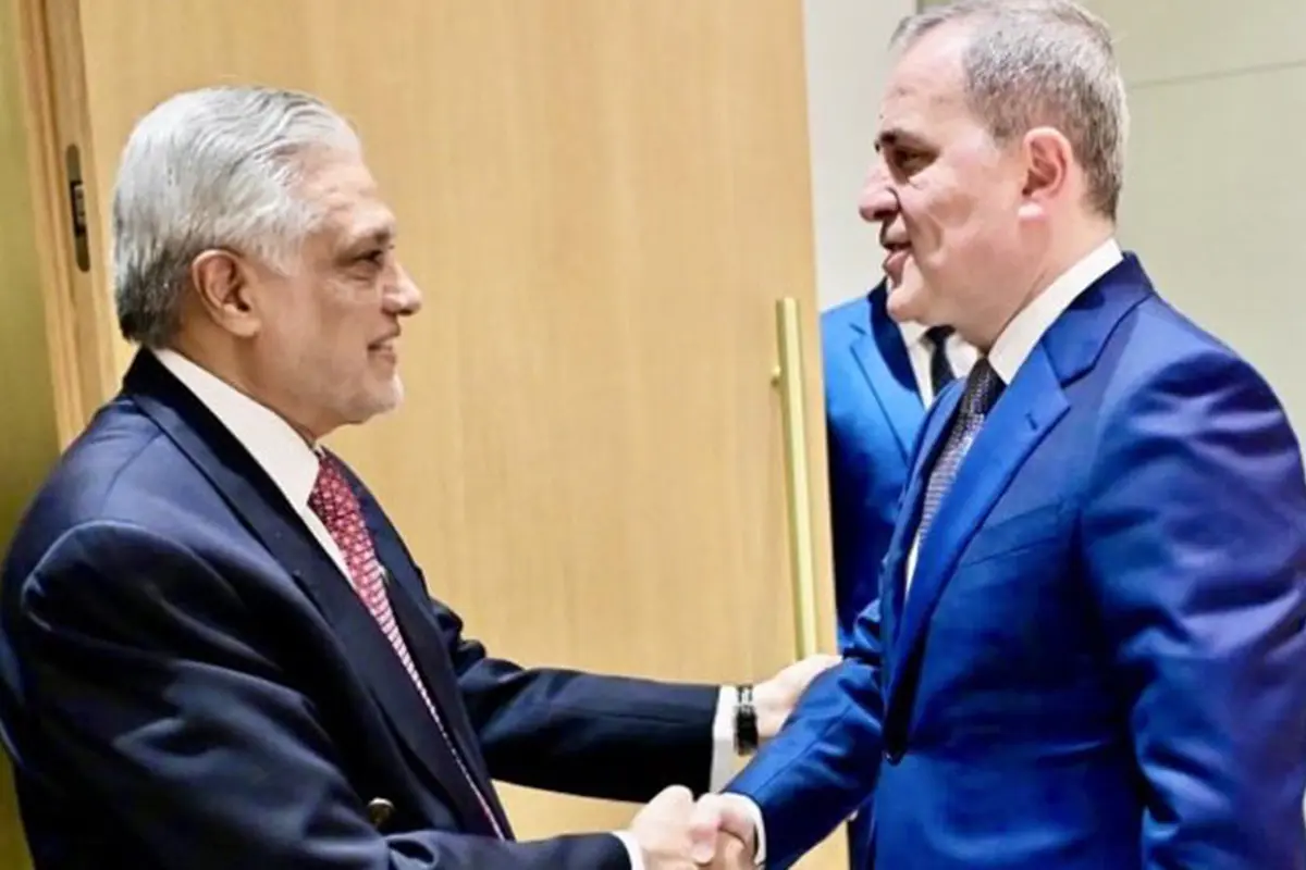 Ceyhun Bayramov pakistanlı həmkarı ilə görüşdü