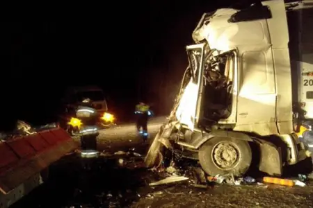 Kolumbiyada məktəb avtobusu qəzaya uğradı, on altı nəfər öldü