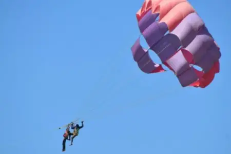 İtaliyada paraşüt tullanışı faciəyə çevrildi: 2 ölü