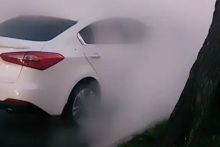 Bakıda avtomobil yandı