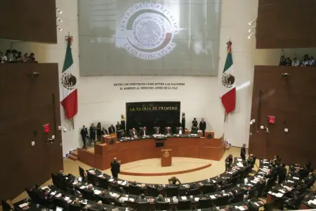 Parlamentdə dava düşdü: Deputatlar əlbəyaxa oldular - Foto 