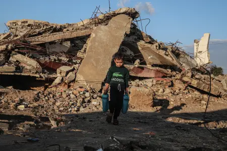 Qəzzaya 200 min tondan çox bomba atılıb