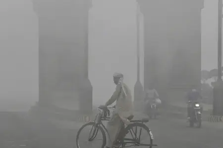 Delhidə hava çirkliliyi pik həddə çatdı - Video 