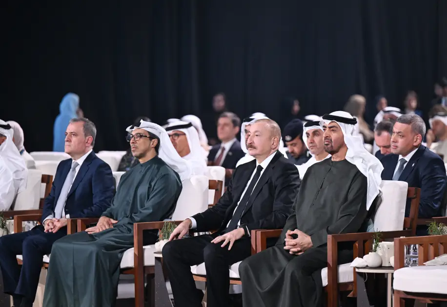 Prezident Əbu-Dabidədir - Foto