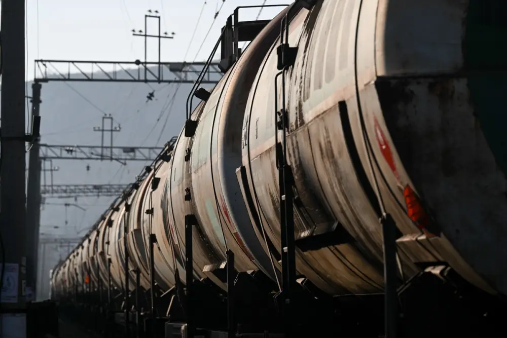 Azərbaycandan göndərilən neft məhsulları Ermənistana çatdı - Foto