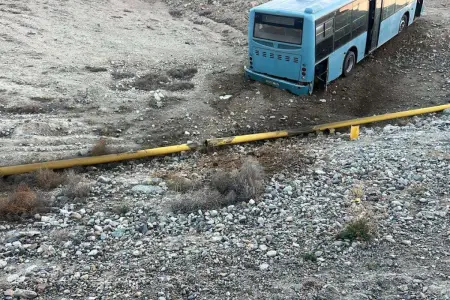 Avtobus qaz xəttinə çırpıldı, təchizat dayandırıldı