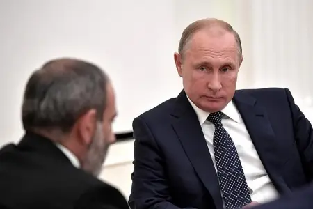 Paşinyan Putinlə görüşdü