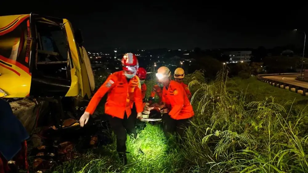 Avtobus qəzası: 16 ölü - Bu ölkədə 