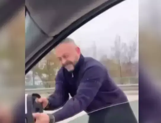 Bələdiyyəsi Şurasının üzvünə silahlı hücum etdi - Türkiyədə insident