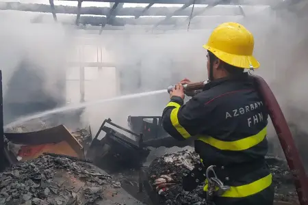 Göyçayda iki ev birdən yandı