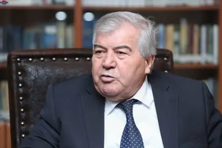 Xalq Şairi sədr seçildi 